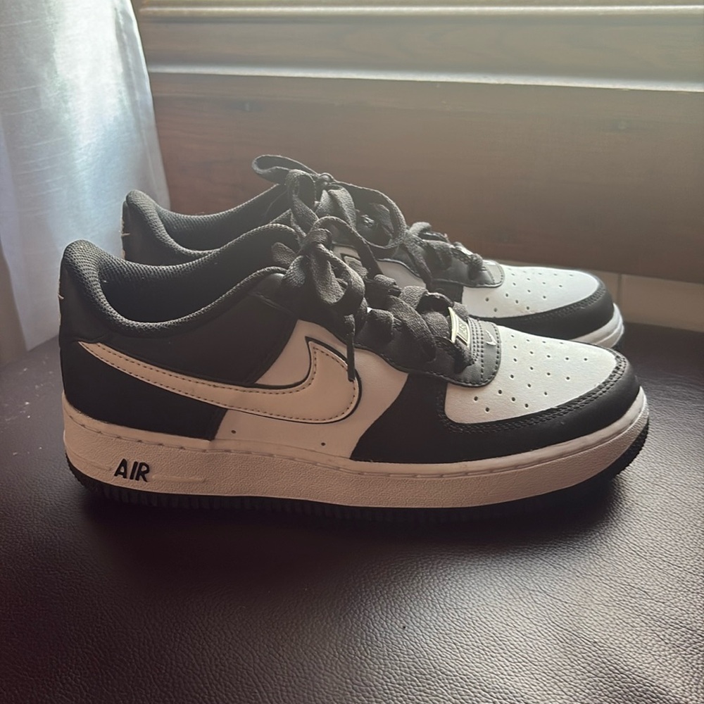 Big Kids' Nike Air Force 1 LV8 2 Sneakers